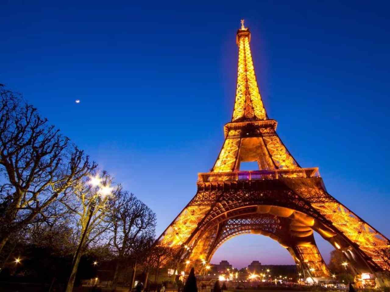 Eiffel Tower led light
