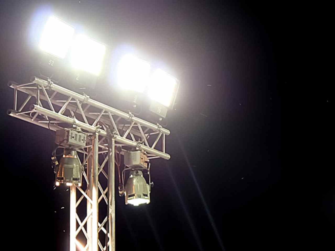 LED Floodlights vs. Competitors: Halogen, Metal Halide & HPS Compared